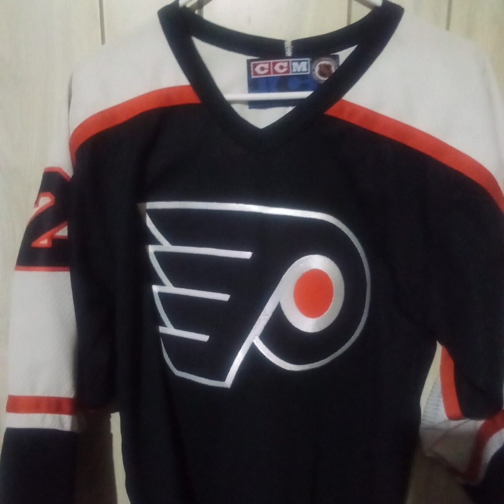 Philadelphia Flyers Simon Gagne jersey autographed